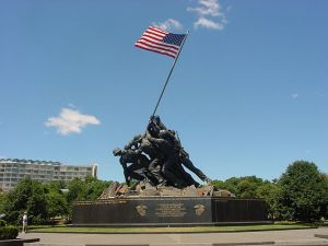 US FLAG    MEMORIAL DAY          640px-US_Marine_Corps_War_Memorial_(Iwo_Jima_Monument)_near_Washington_DC